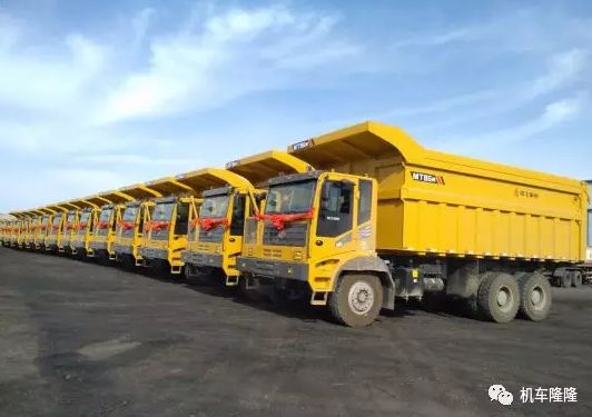 星沃快訊丨15臺(tái)山東臨工礦卡在奇臺(tái)縣將軍廟現(xiàn)場(chǎng)圓滿交付